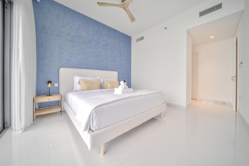 Luxury Sea View Living on Emaar Beachfront
