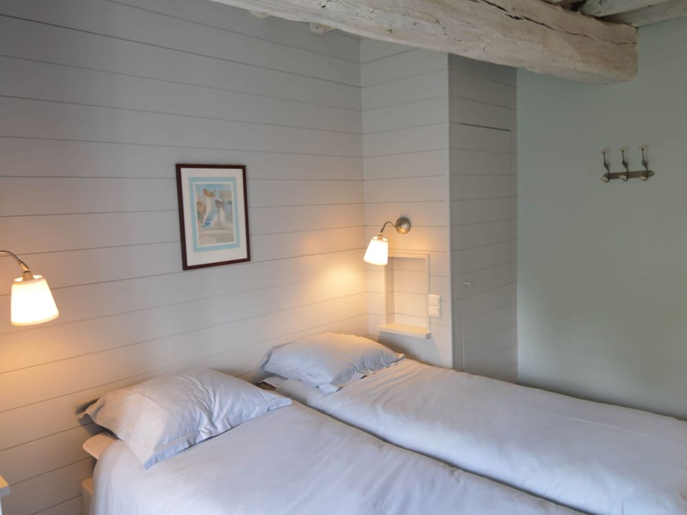 Elegant Estate Stay, Maredsous view 5