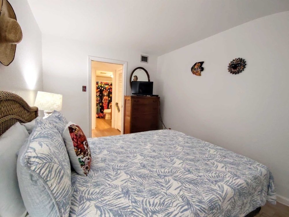 Florence I 305 Minium 1 Bedroom Condo by RedAwning