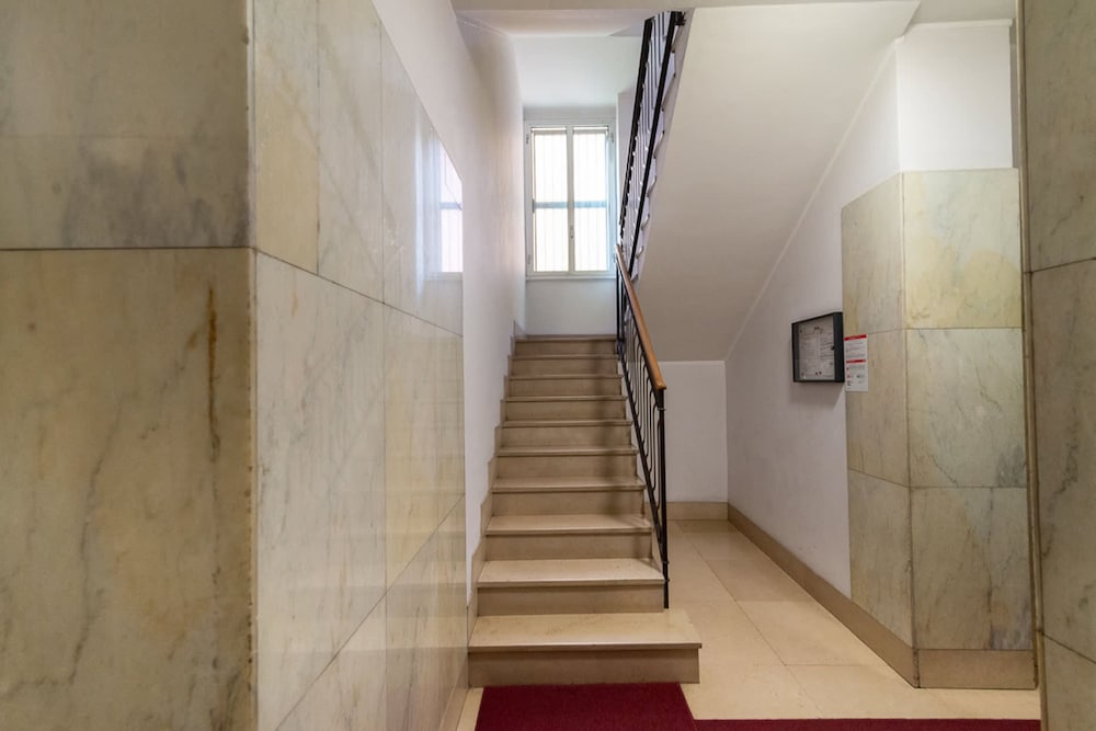 w Elegant 3BR Near Milan Center