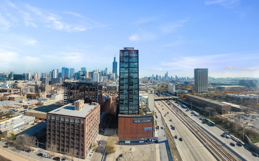 Unforgettable Stay High End 2BR Easy City Access