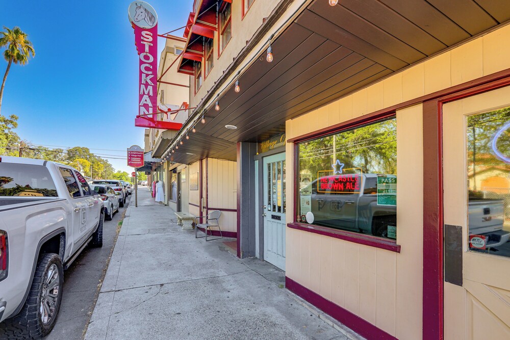 Downtown Fair Oaks Home ~ 15 Mi to Sacramento! view 5
