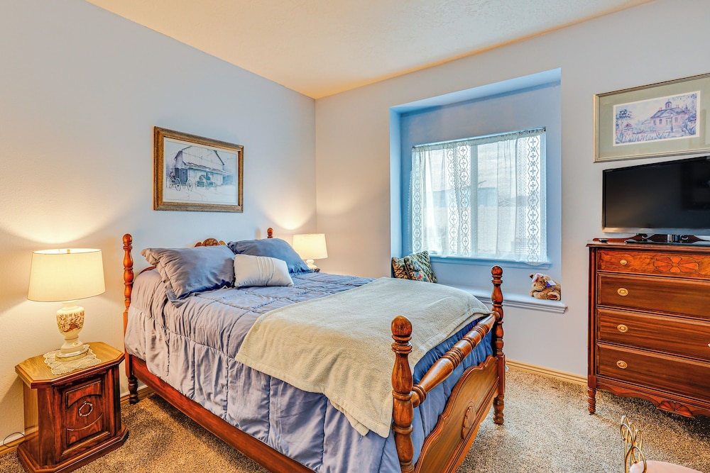 1 Mi to Old Town: Central Meridian Home