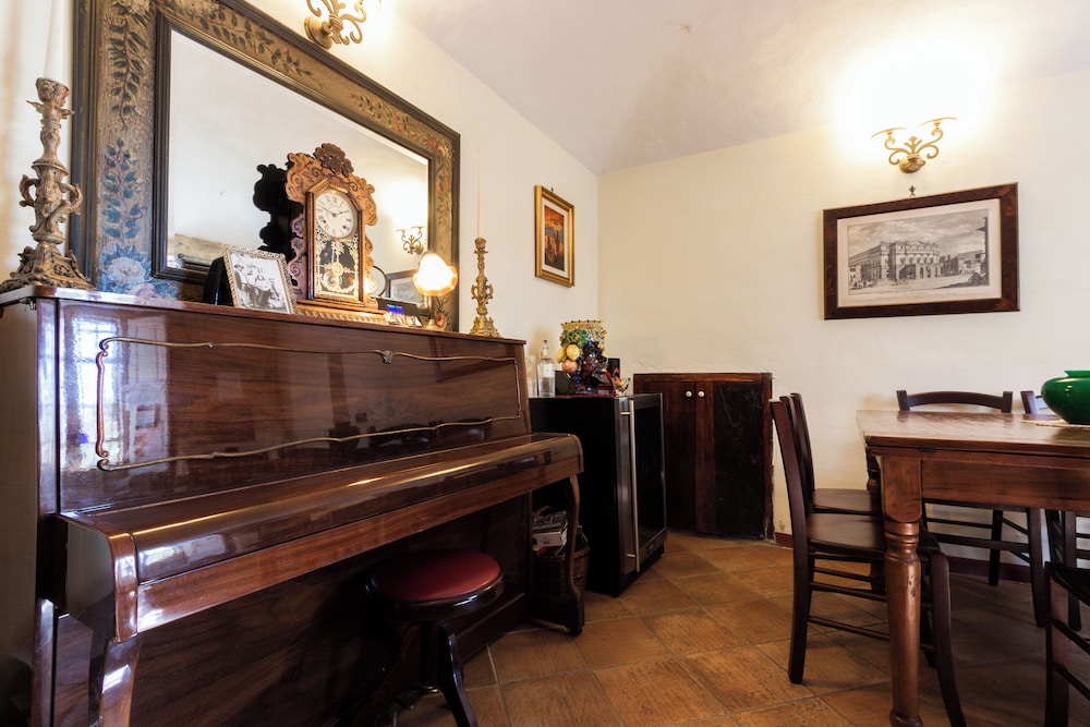 Borgo Tepolini Country House