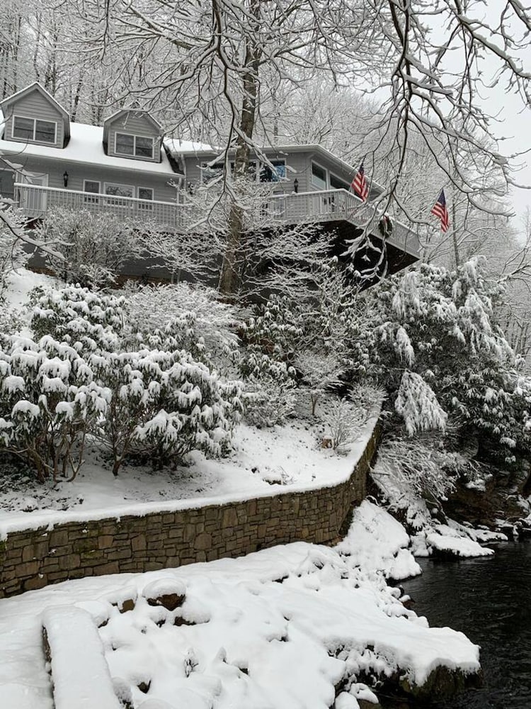 5 BR House- Mt Mitchell Golf Course on the River