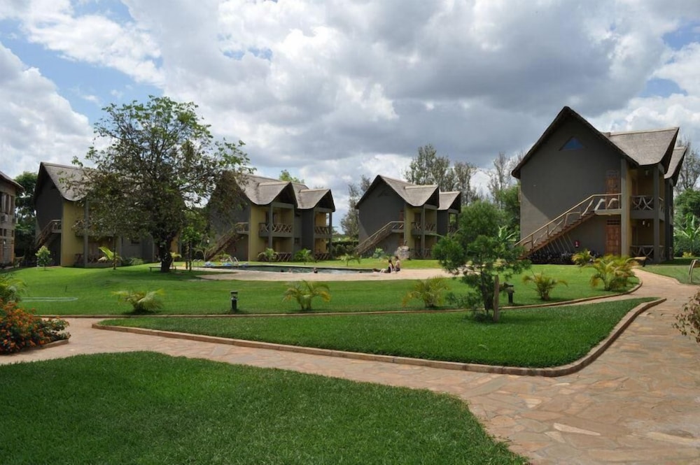 Weru Weru River Lodge