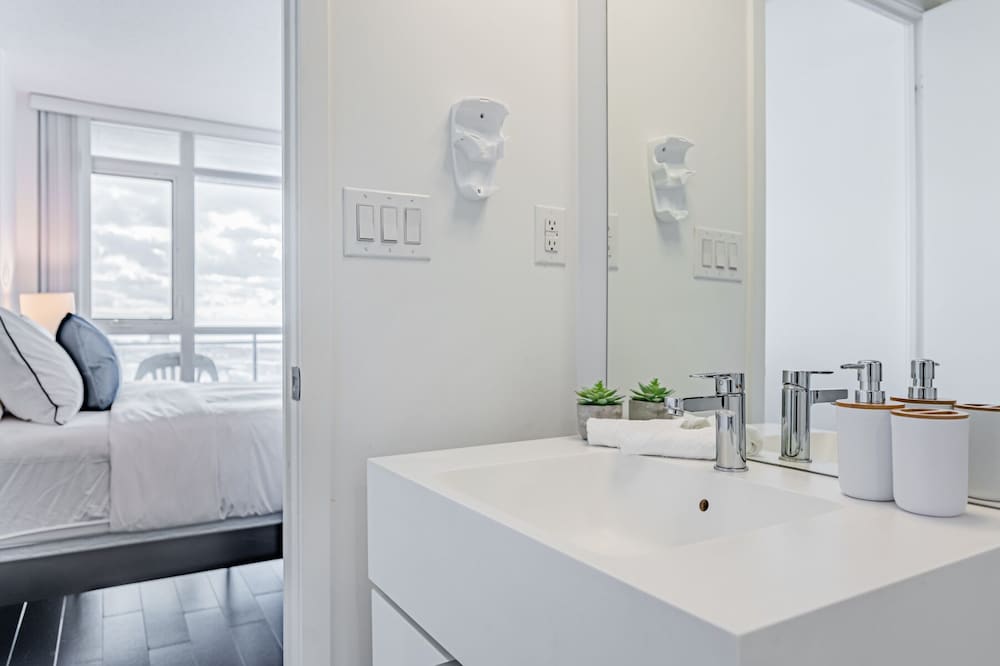 The Bay Suites - City Place photo 3