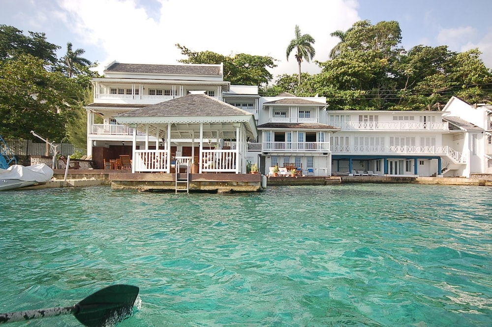 San Bar 6BR by Jamaican Treasures