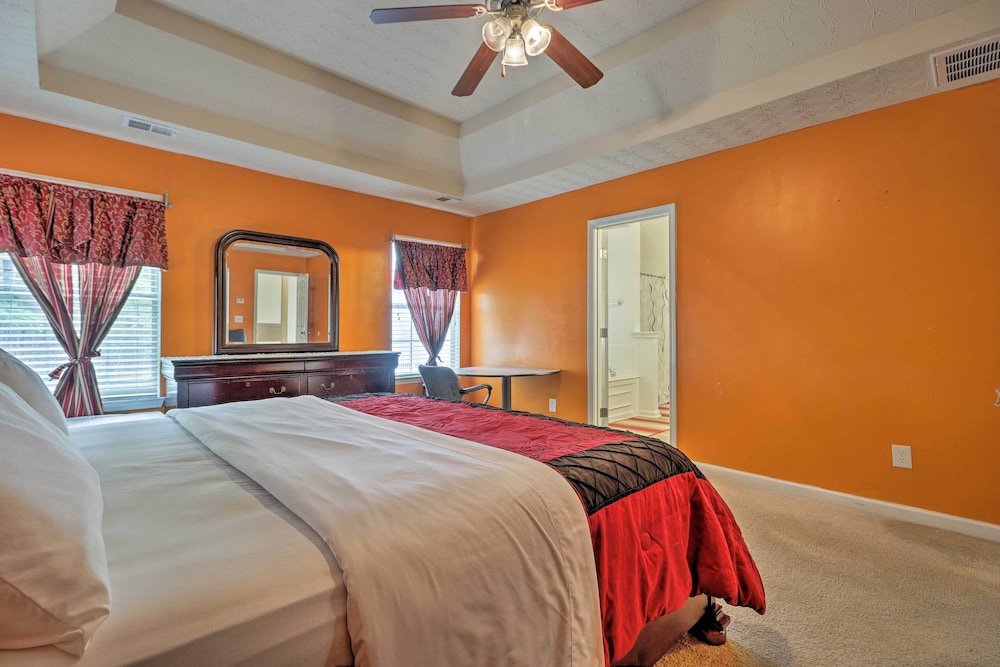 Suburban Atlanta Vacation Home - 20 Mi to Downtown