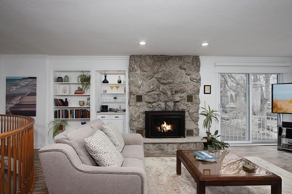 The Brentwood Waterfront Retreat