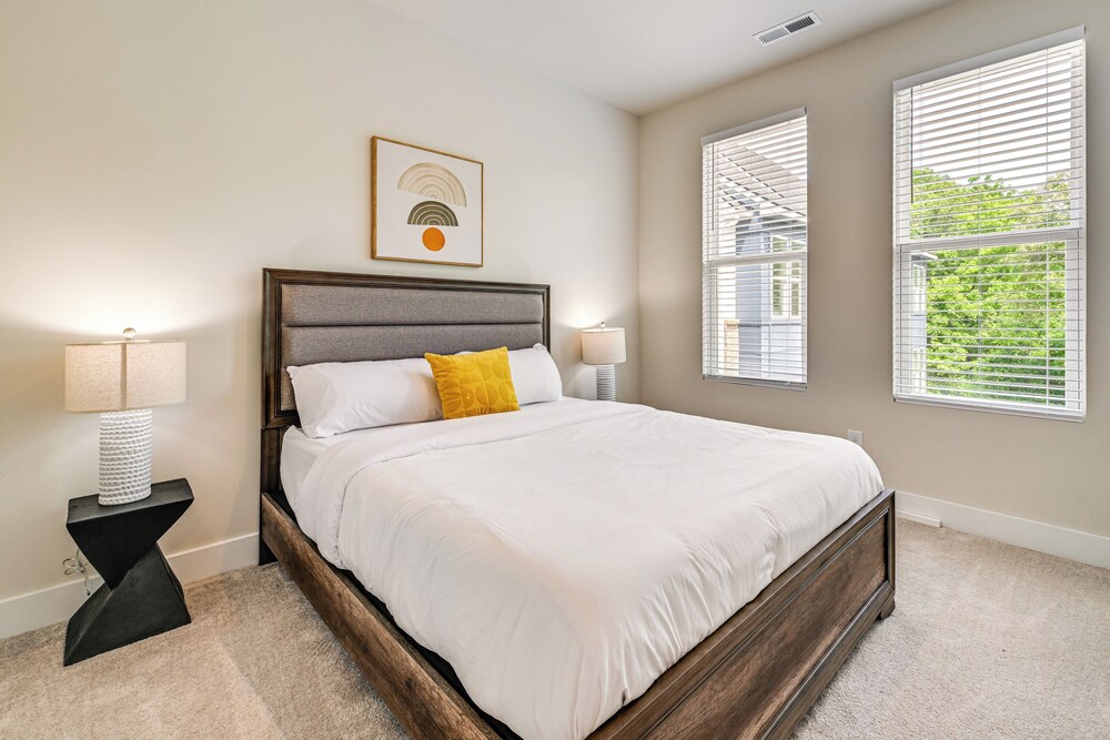 2 Mi to Dtwn Charlotte: Unit w/ Rooftop Deck!