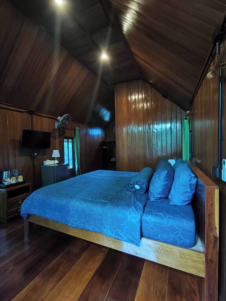 Charming Ao Luek Tai Retreat With Breathtaking Views