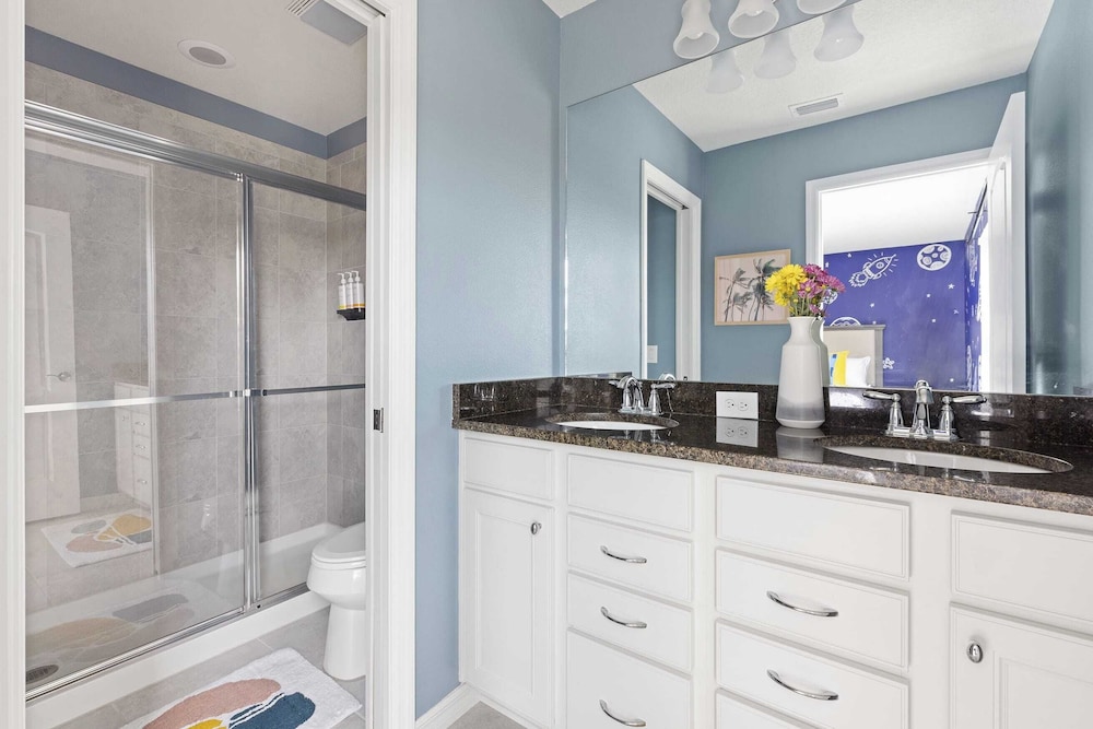 Sleeps 20! Resort Home Near Disney, Pool+game Room Twice-as-nice by Avantstay