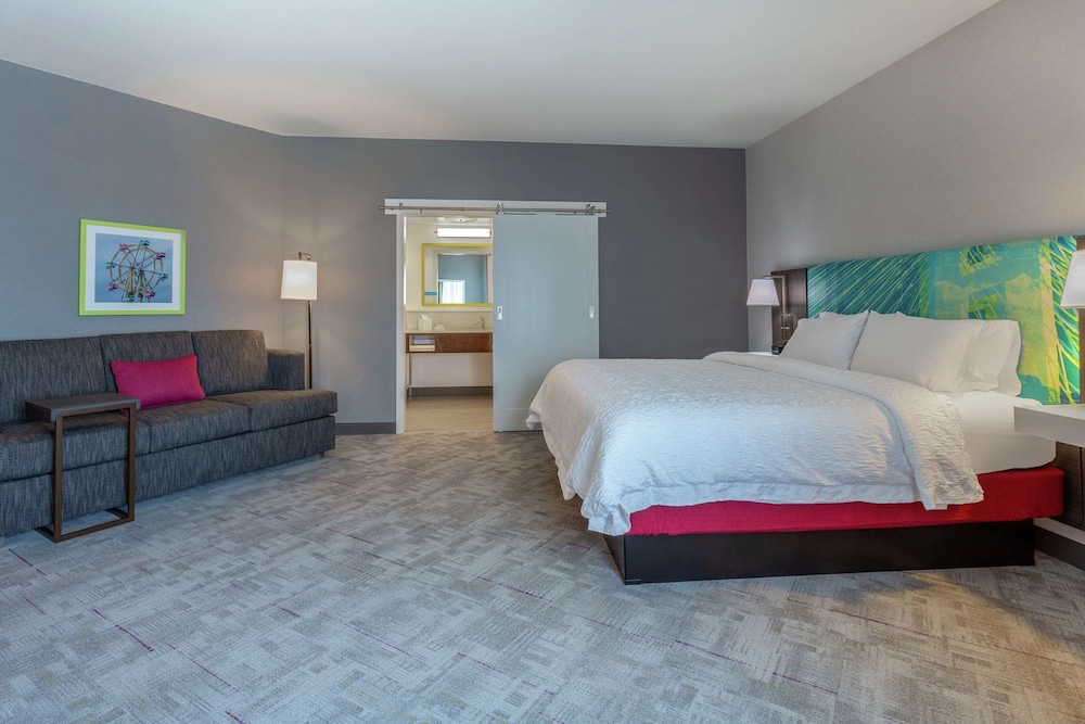 Burlington Vacations - Hampton Inn  Suites Burlington - Property Image 5