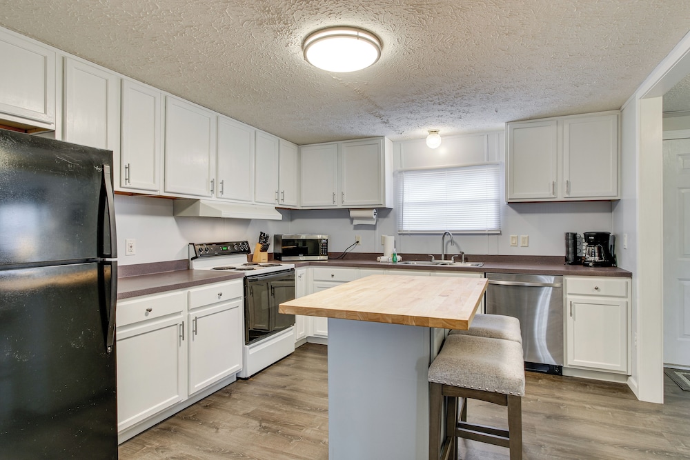 Saluda River Retreat w/ Boat Ramp & Water Views!