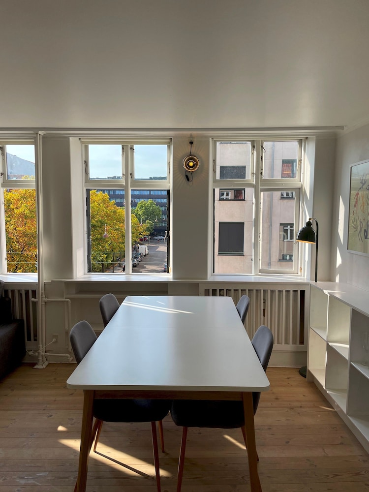 Elegant Apartment In Central