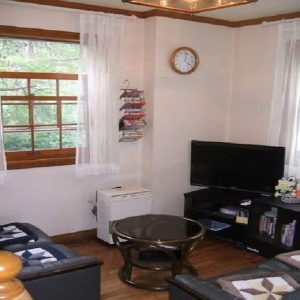 Lodge Takeo view 3
