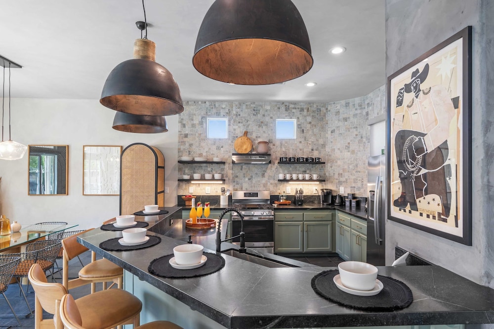 Designer Desert Oasis w/ Pool, Hot Tub, Outdoor Lounge The Riley by Avantstay