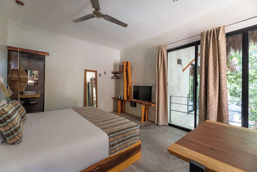 TRECE LUNAS TULUM