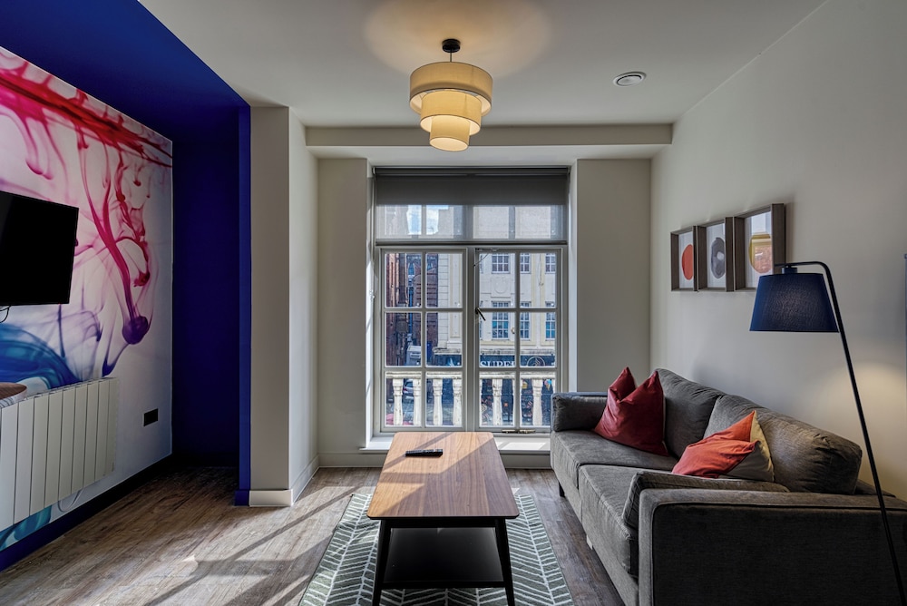 Renaissance House Apartments
