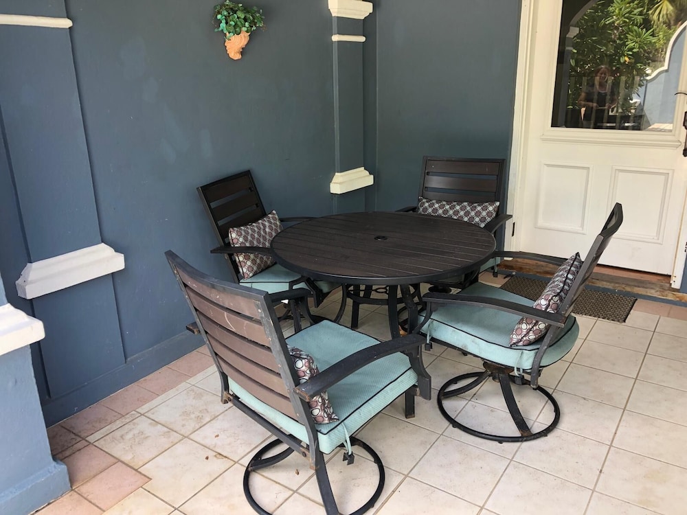 Bermuda Villa Guest House view 3