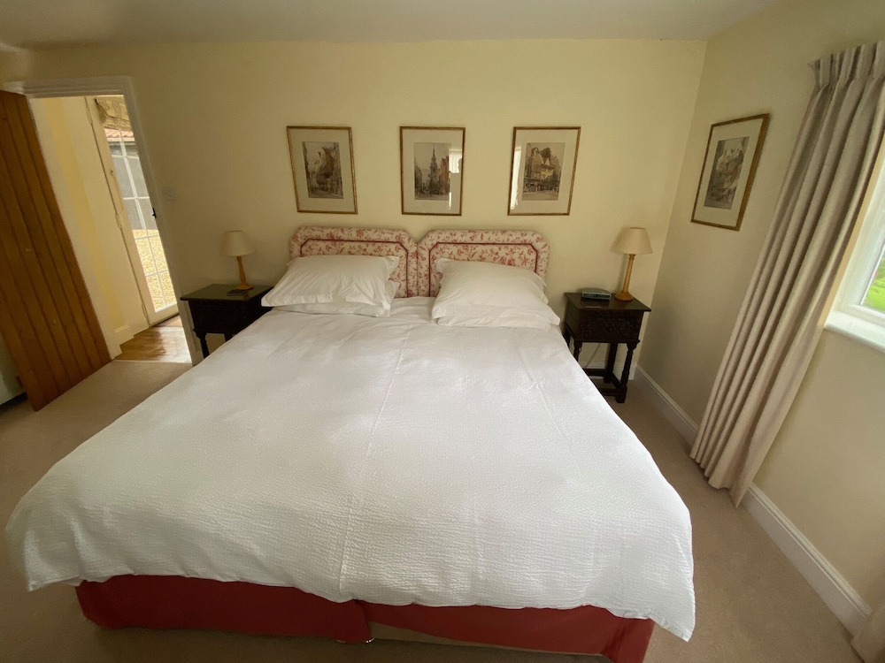 Oke Apple Cottage view 4