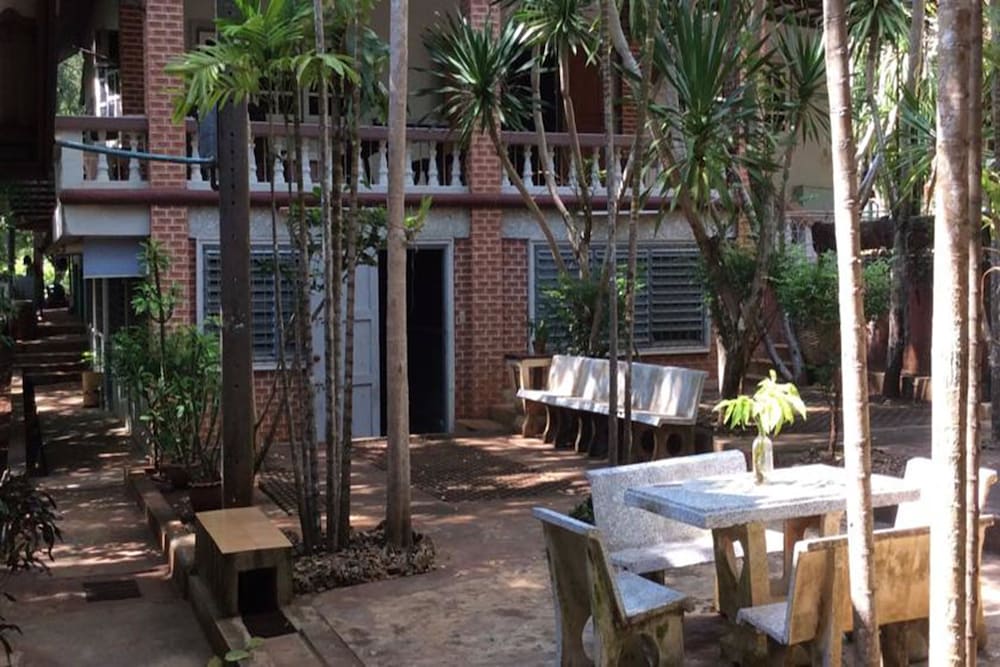 Sam's Jungle Guesthouse