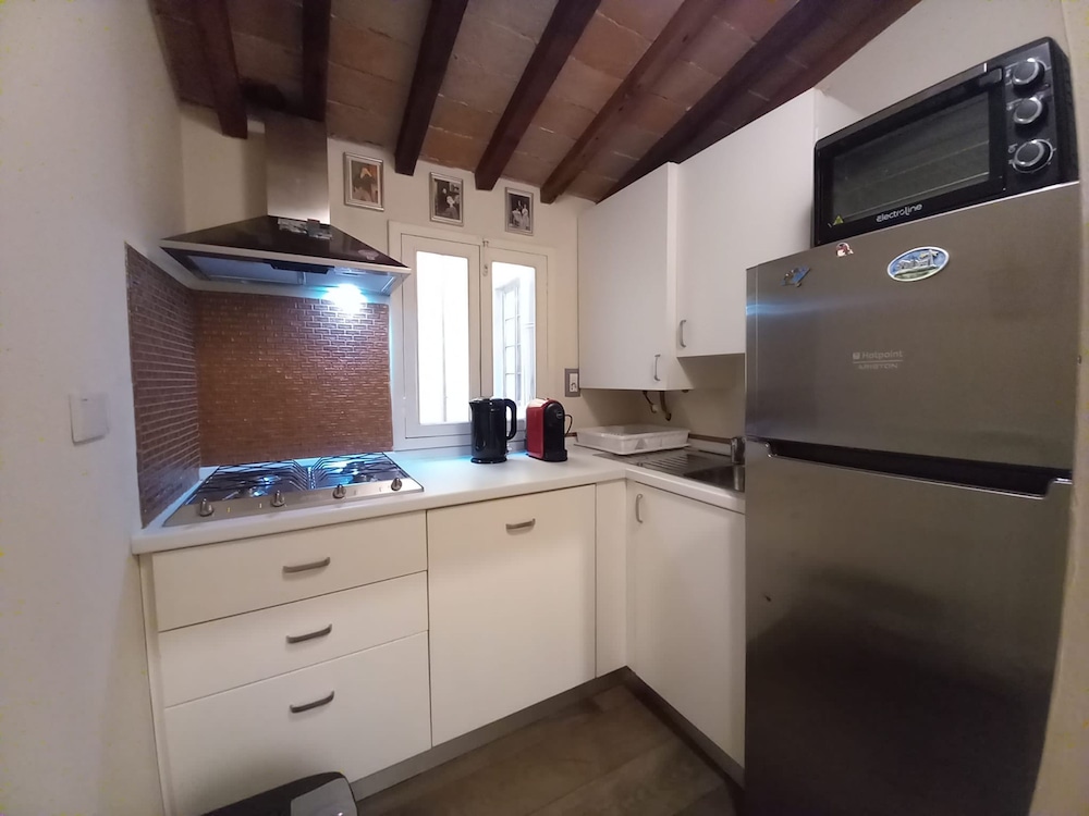 Leone in Firenze With 1 Bedrooms and 1 Bathrooms