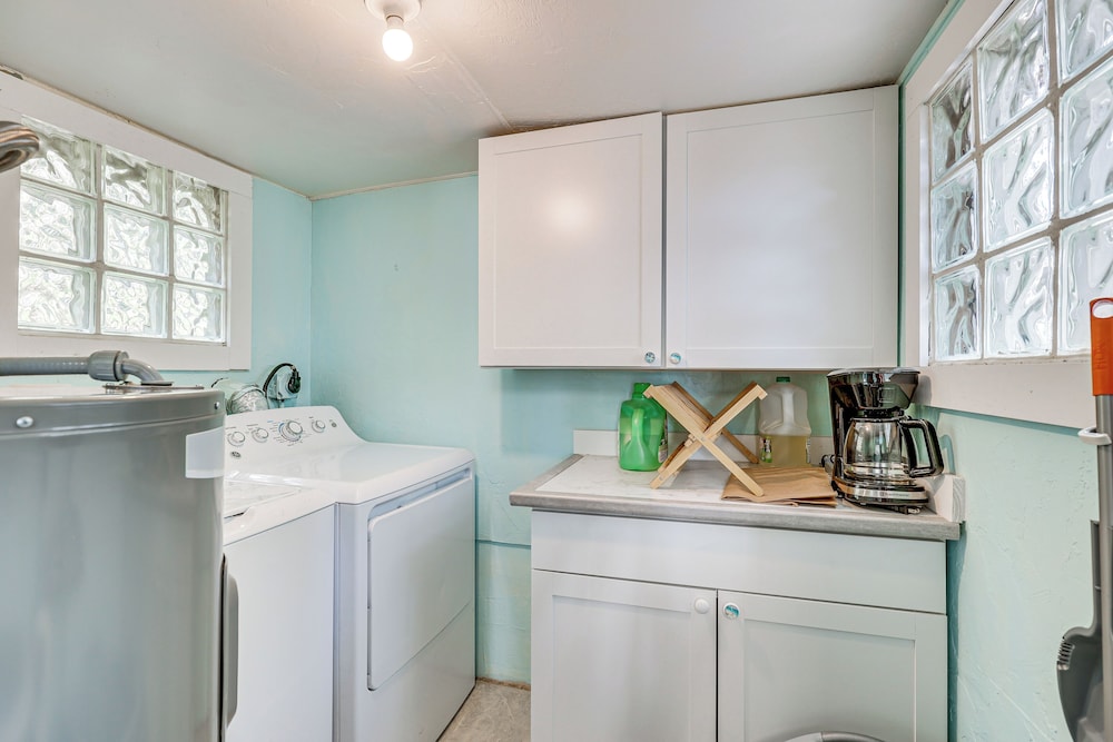 6 Mi to Beach: Riverfront Home in Ruskin!