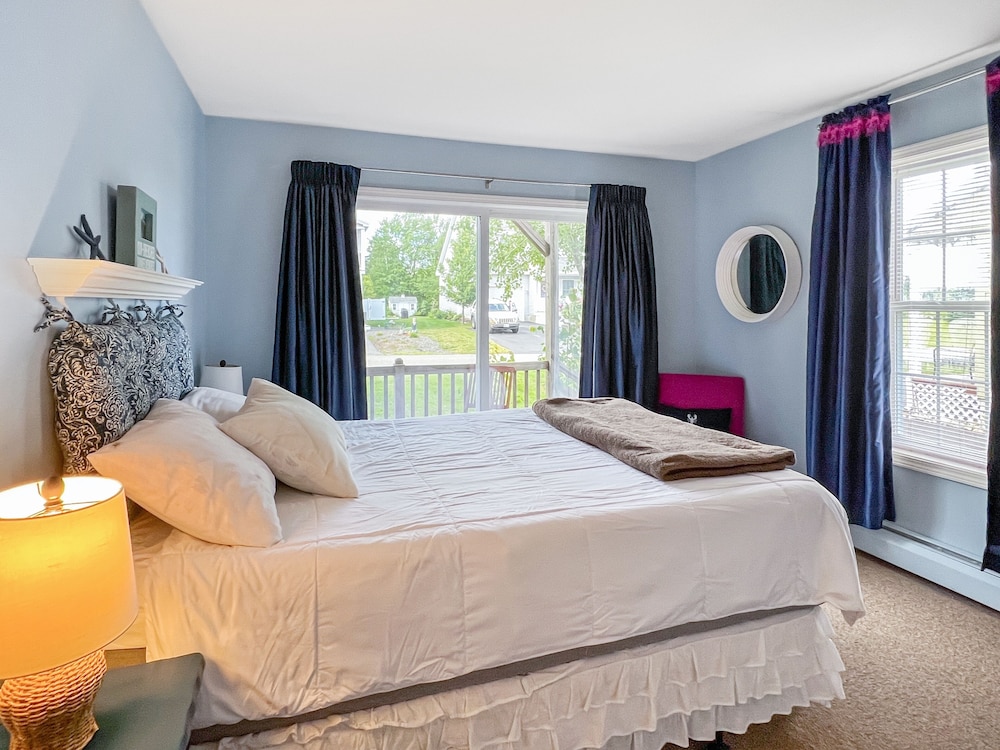 Wells Rested-w579 Unit-b Fabulous But Affordable A Short Drive To Wells Beach Ground Floor Unit Only 2 Bedroom Home by RedAwning view 5