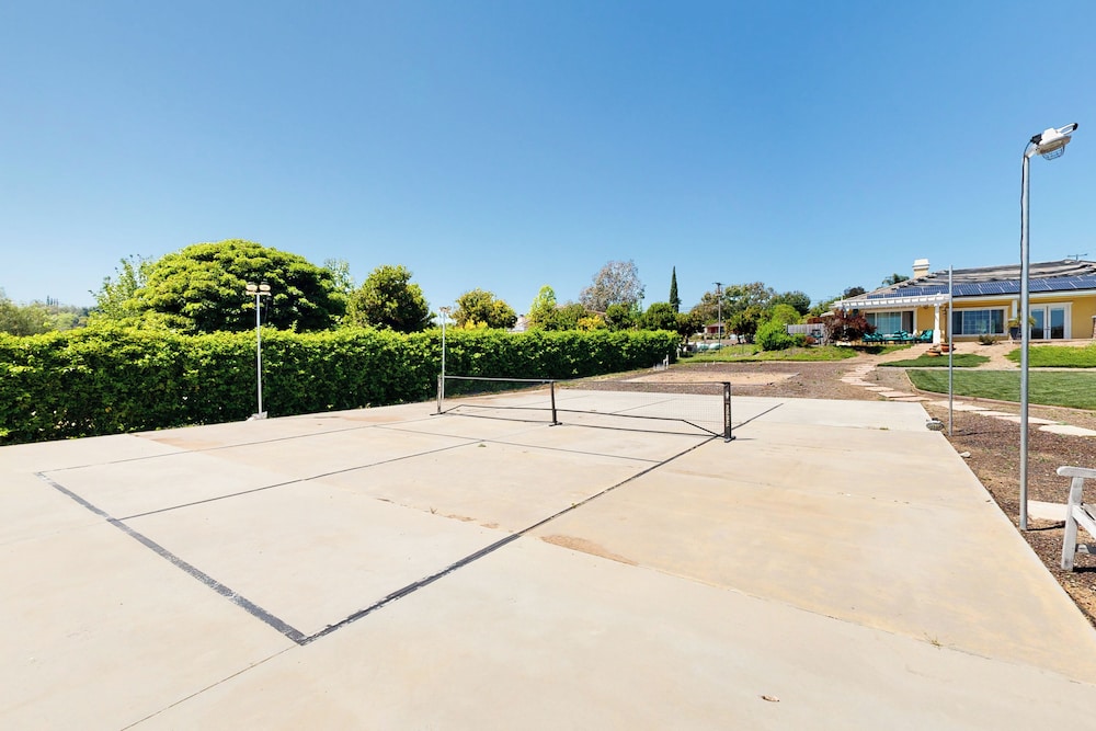 Two Dog-friendly Home, Close to Wine Country