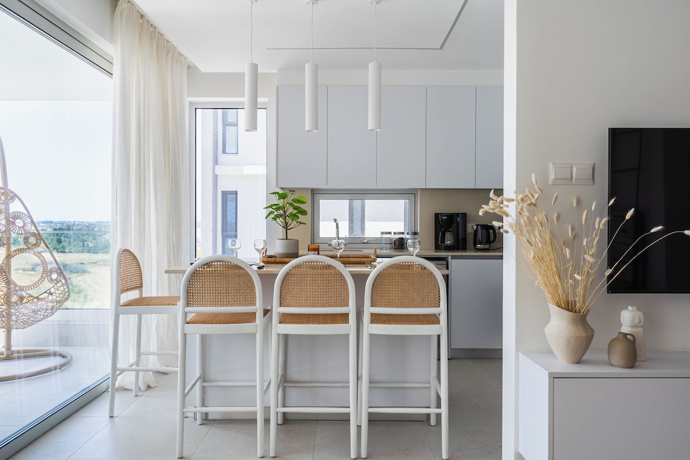 Aelia Chic 2-BR Apt & Balcony in Larnaca