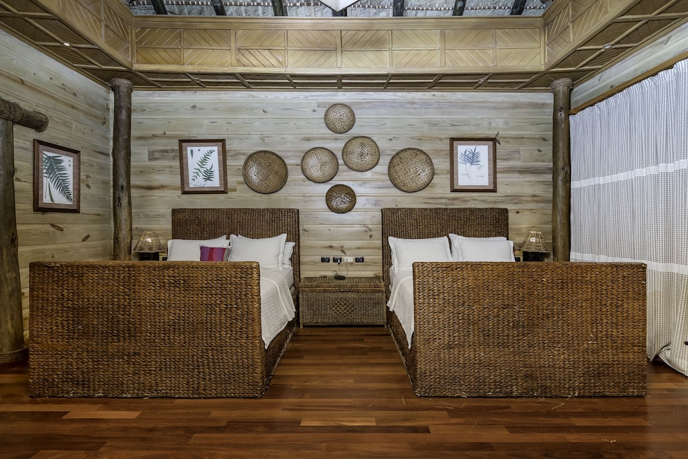 Luxury Villa with Beachfront Eden Roc view 3