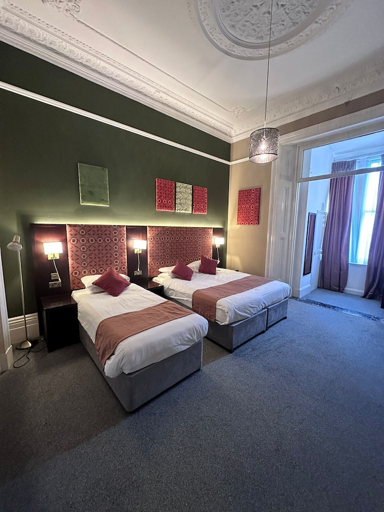 Acacia Hotel