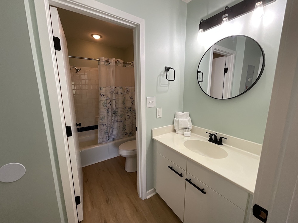 2d West Hyde Park 3 Bedroom Condo