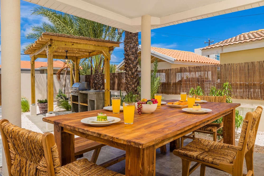 Newly Renovated Amazing Location Private Pool