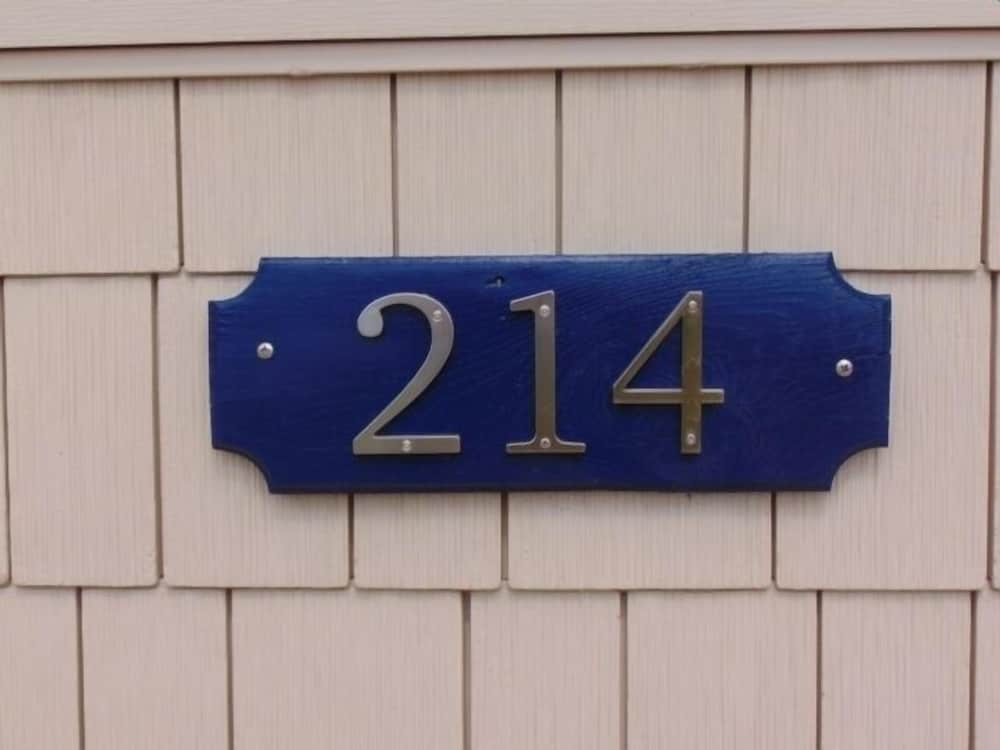 Seachelle - Fully Renovated Luxury Beach Cottage! Pet Friendly! 1 Bedroom Cottage by Redawning view 4