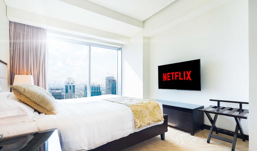 LUX | The JW Marina Suite