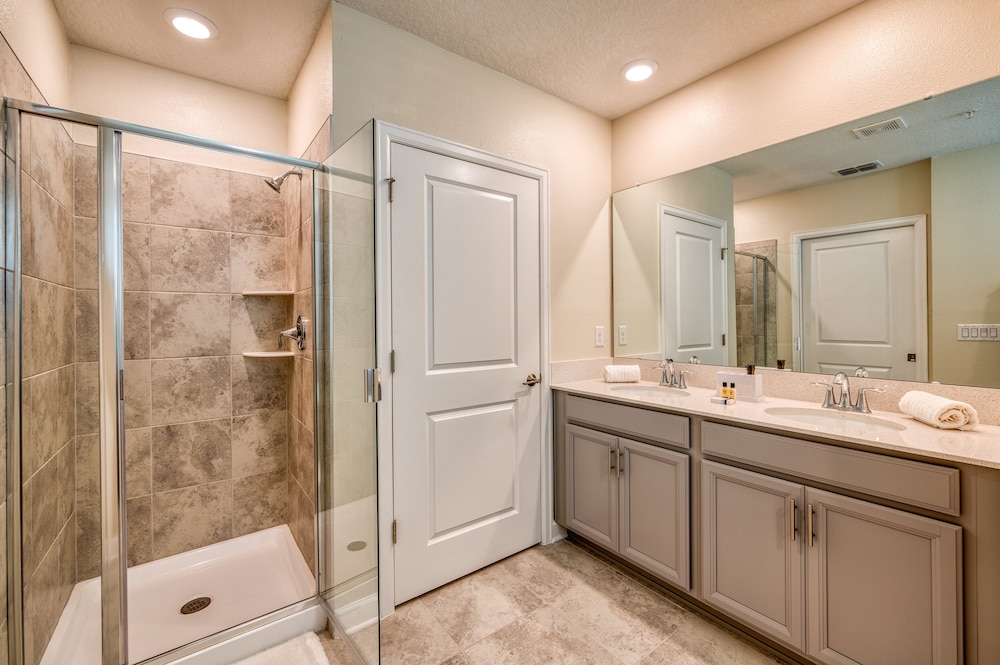 Mickey Themed 2 Bdrm Condo - Image 4