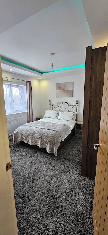 Citrine Suite - Sleeps 8 With Parking view 5