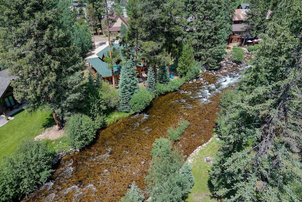 The River House 3 Bedroom Cabin