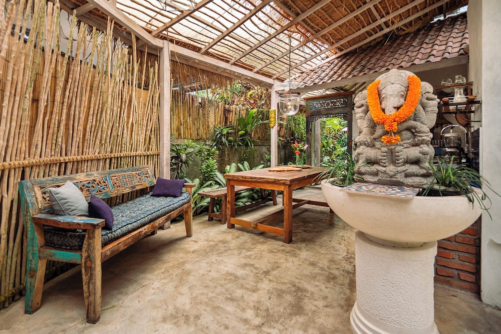 Barong Retreat Villa Ubud with Hammock Terrace, Garden & Koi Pond