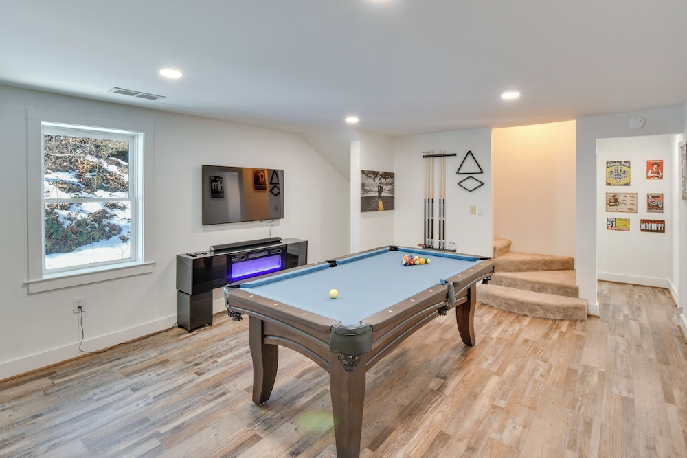 Mountain-view Gem w/ Community Perks in Dillard!