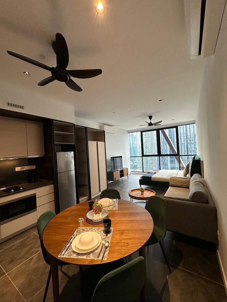 Scarletz Suites KLCC by Azure Heaven