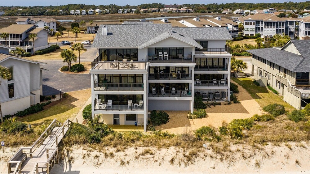 Penthouse Oceanfront Villa At Inlet Point On Litchfield Beach 3 Bedroom Condo by RedAwning