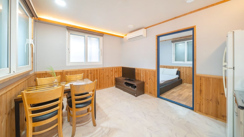 Gapeyong Fourseason Pet Glamping Caravan
