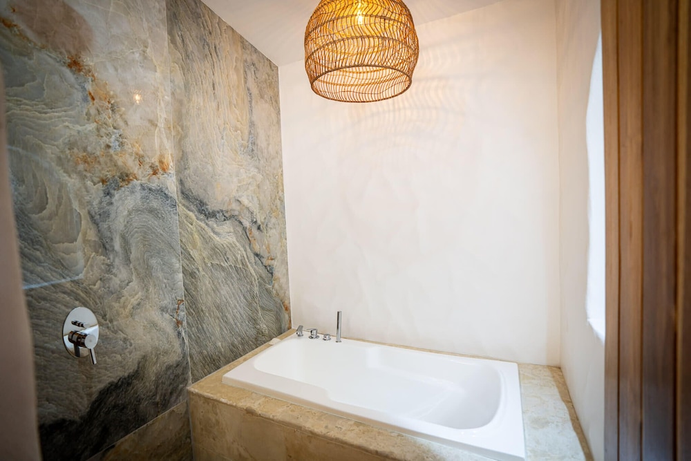 Bohemian Tropical Villa with a Tiki-Style Swimming Pool & Swim-Up Bar with an Attached Studio Apartment