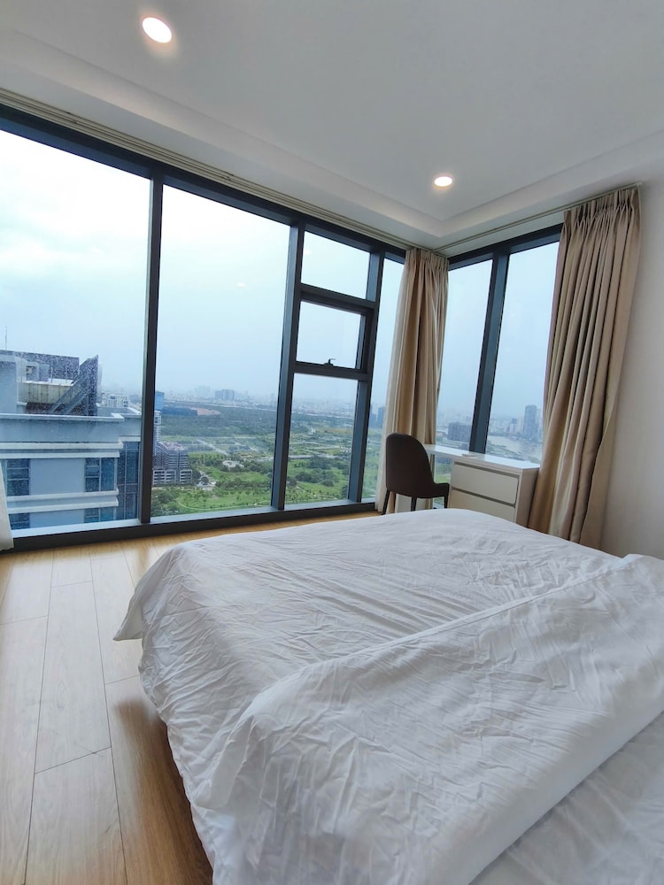 Skyway White & Silver Riverside Resident - Binh Thanh, HCM