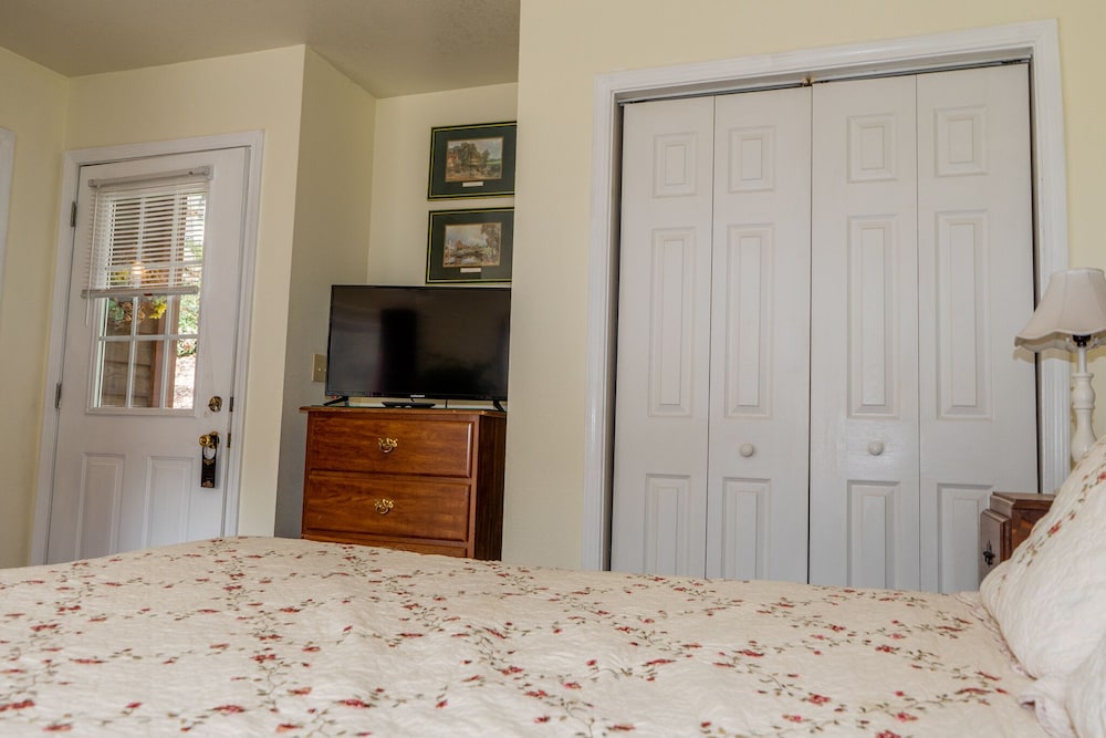 The Chimney Rock Inn & Cottages