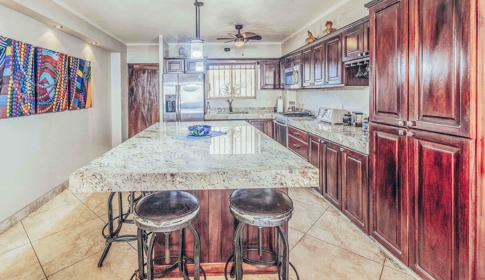 Ocean View 2Br Condo-balcony-beach-pool - 805